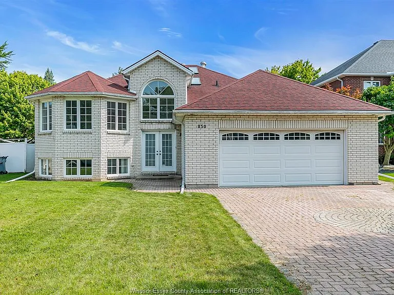 850 Lake Shore Dr #LOWER — Photo 1