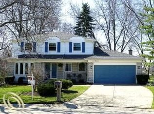 15755 Robinwood Dr, Northville, MI 48168
