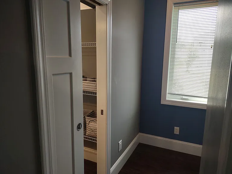 2529 Broadway Ave — Photo 13