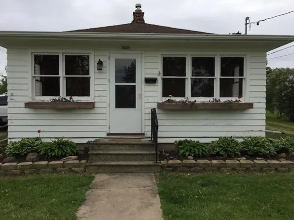 552 E Larrabee St, Omro, WI 54963