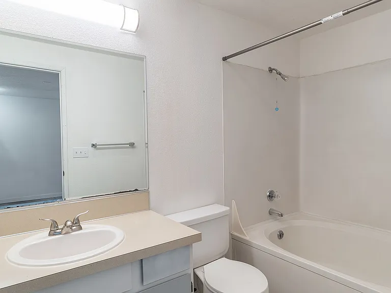 E-02 2x2 F 970SQFT (7)