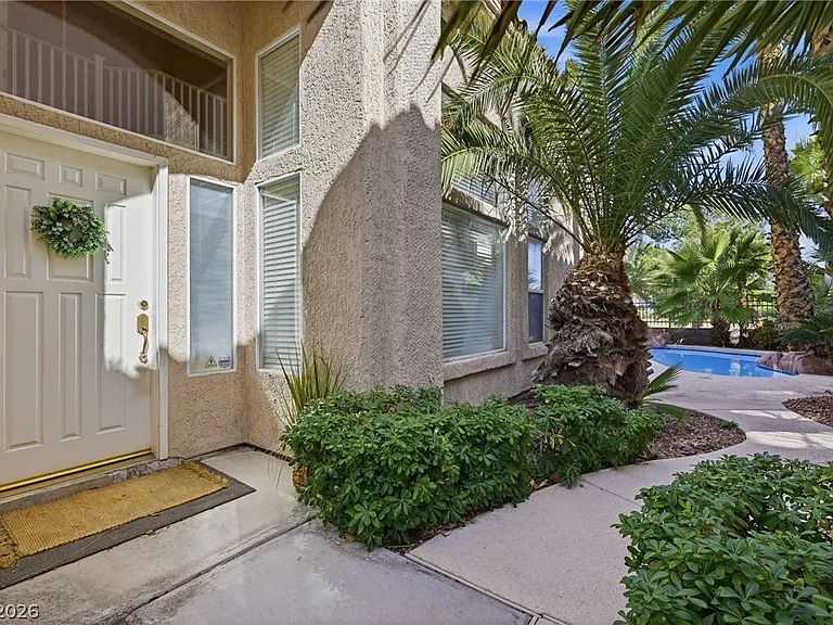 9236 Eagle Ridge Dr — Photo 2