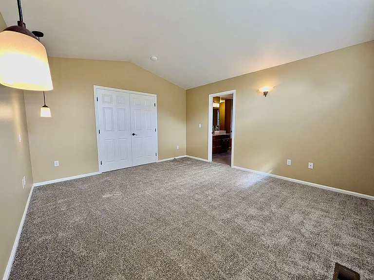 17147 Warren Ct — Photo 20
