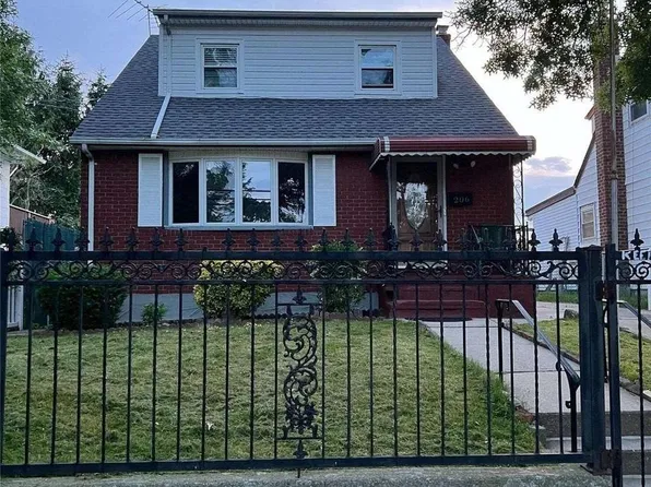206 Hunnewell Avenue, Elmont, NY 11003
