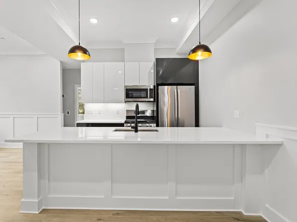 115 Thurston St #D, Somerville, MA 02145