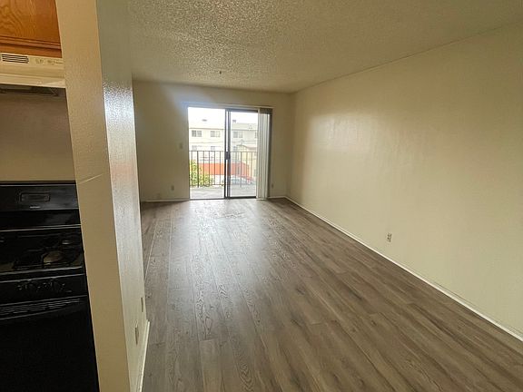 4th image of 14032 Doty Ave #F2973e2ac