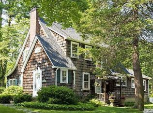 5 The Locusts, Roslyn, NY 11576