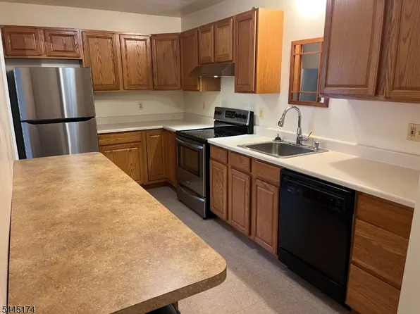 1935 Union Valley Rd W, Hewitt, NJ 07421