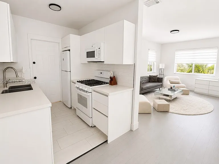 815 W 39th St #3 — Photo 3