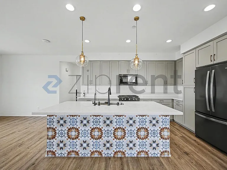 2911 Exposition Pl #1 — Photo 11