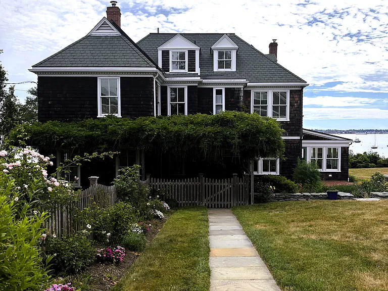 41 Walcott Ave — Photo 2