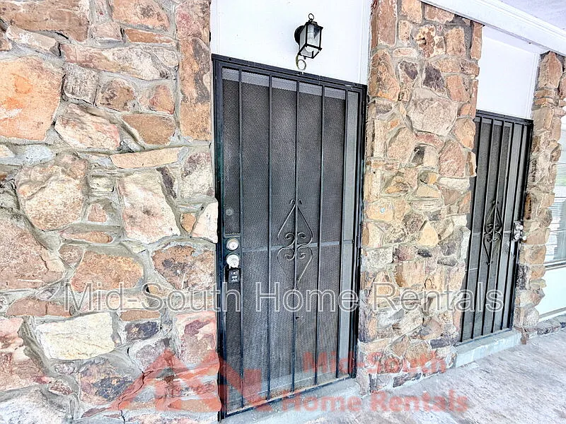 2 bed, 1.0 bath, $895 — Photo 2
