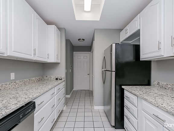 3rd image of 4004 Derby Dr