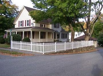 2nd image of 25 King St