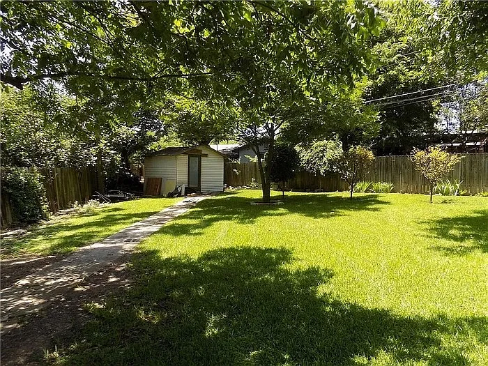 8402 Leesburg Cir — Photo 20
