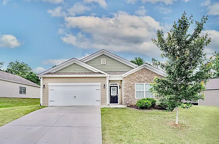 245 Hartwood Lake Ln — Photo 2