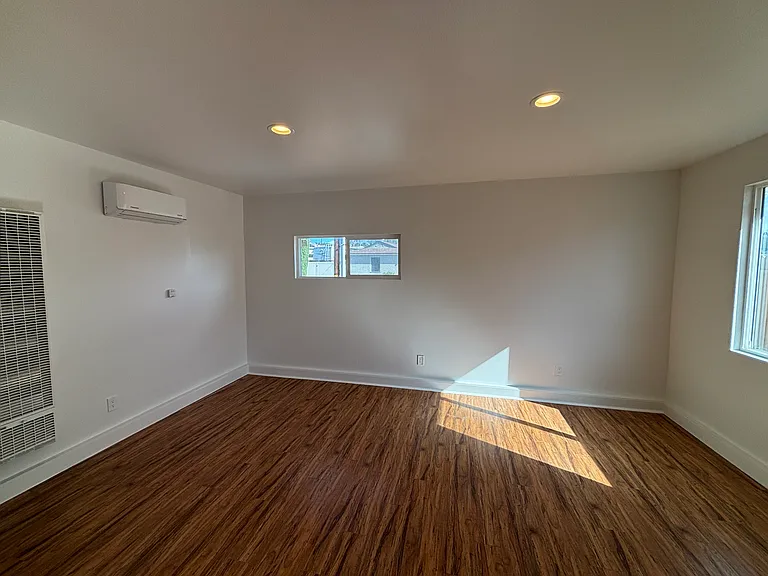 6210 Winona Ave — Photo 6