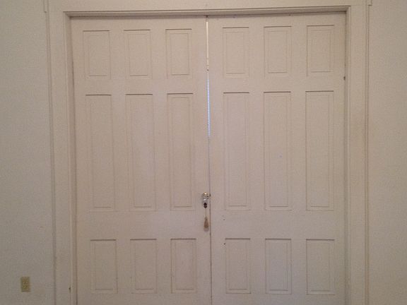 Pocket doors into 1st bedrm