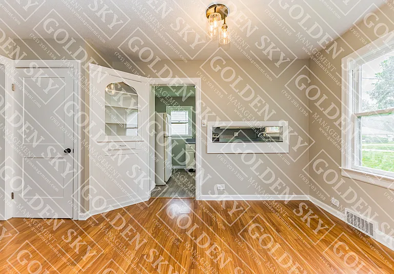 811 E Memorial Dr — Photo 6