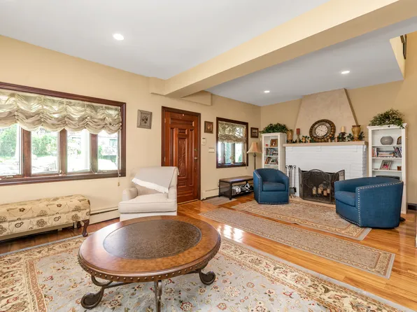 41-27 Orient Avenue image 4 of 24