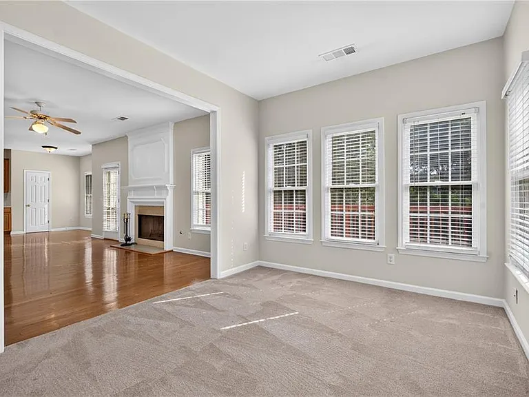 2311 Ravinia Ct NE — Photo 9