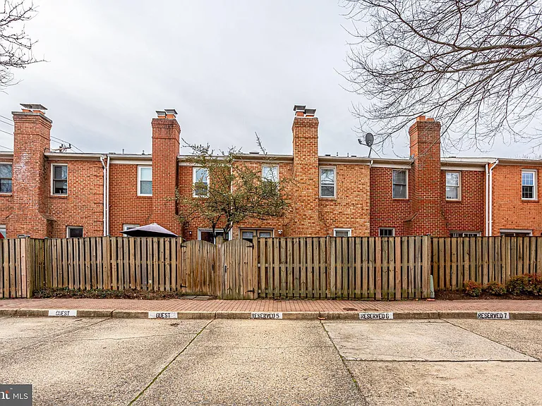 839 N Greenbrier St — Photo 46