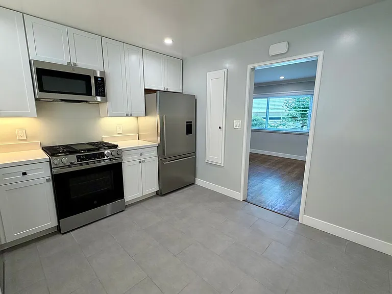 Laurel Oaks Apts — Photo 17
