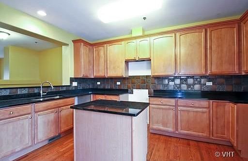 3rd image of 4722 N Lamon Ave #4722