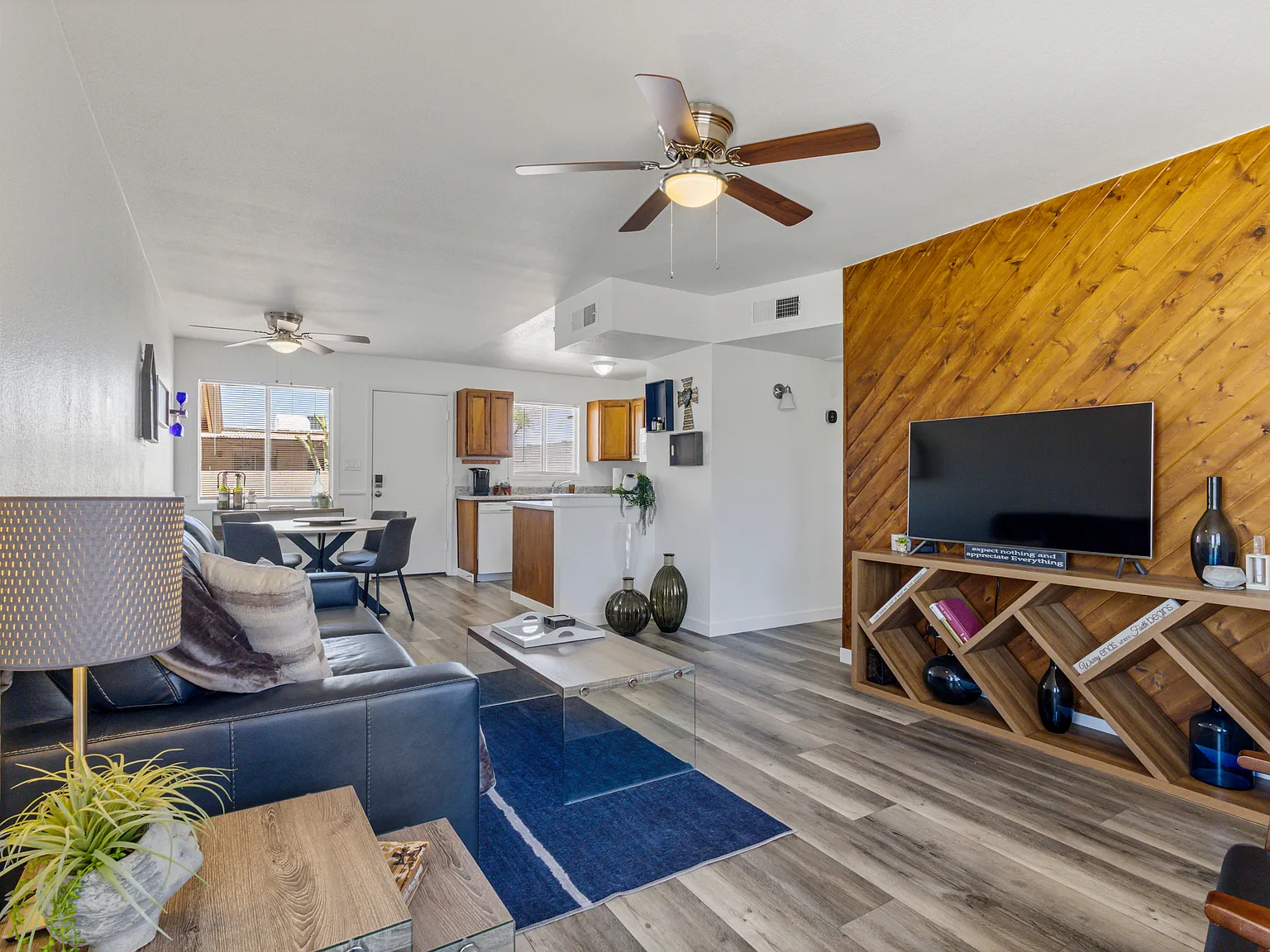 2 bed, 896 sqft, $2,000 — Photo 3