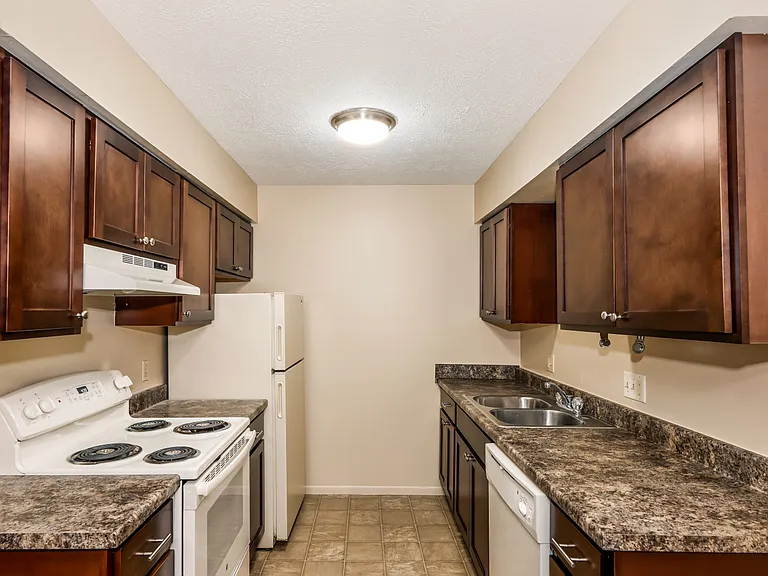 Ravenswood Apartments — Photo 10