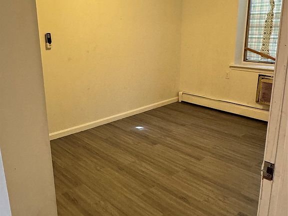 3rd image of 13237 Pople Avenue #1A