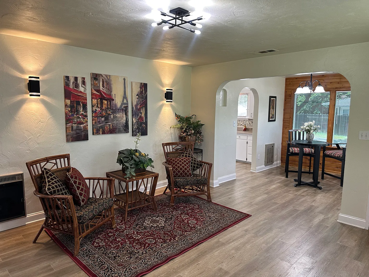 3 bed, 949 sqft, $1,747 — Photo 4