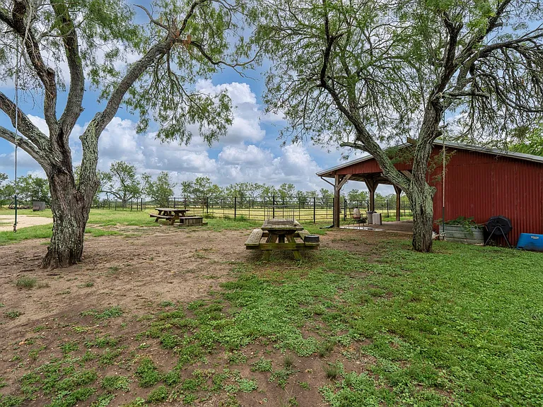 6546 FM 1854 — Photo 15