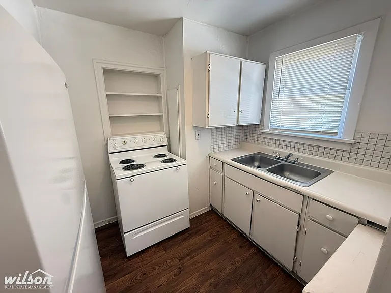 1403 W Lincoln Ave — Photo 6