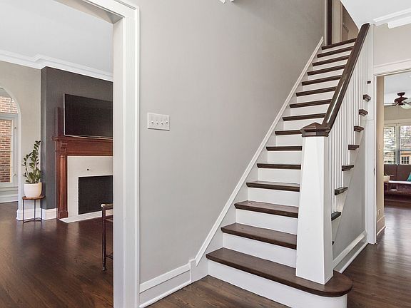 2nd image of 1043 N Kenilworth Ave