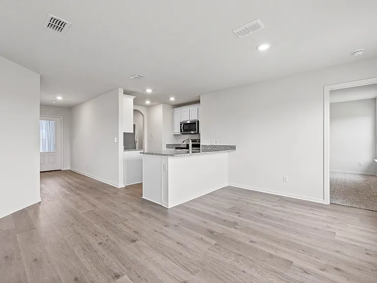 Delano Estates — Photo 17