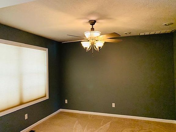 5th image of 1427 W Adams Hill Cir