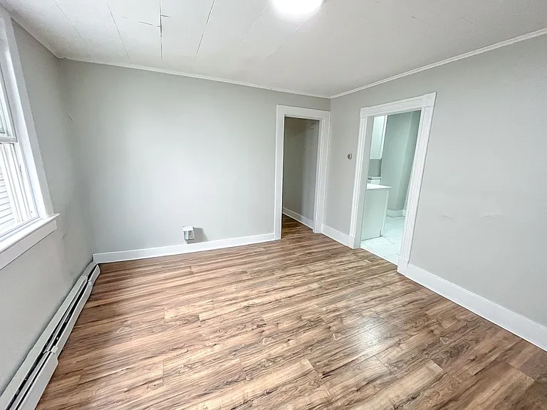 817 State St — Photo 11