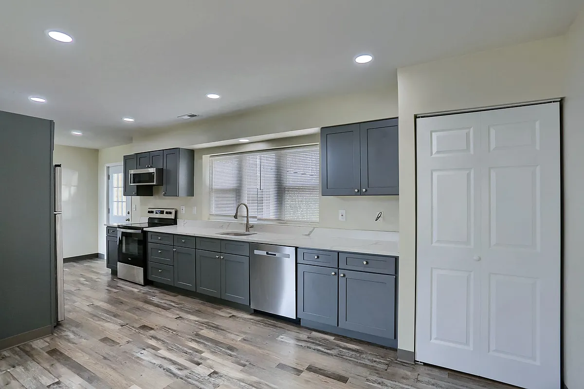 Building Photo - 102 Kathleen Dr #2