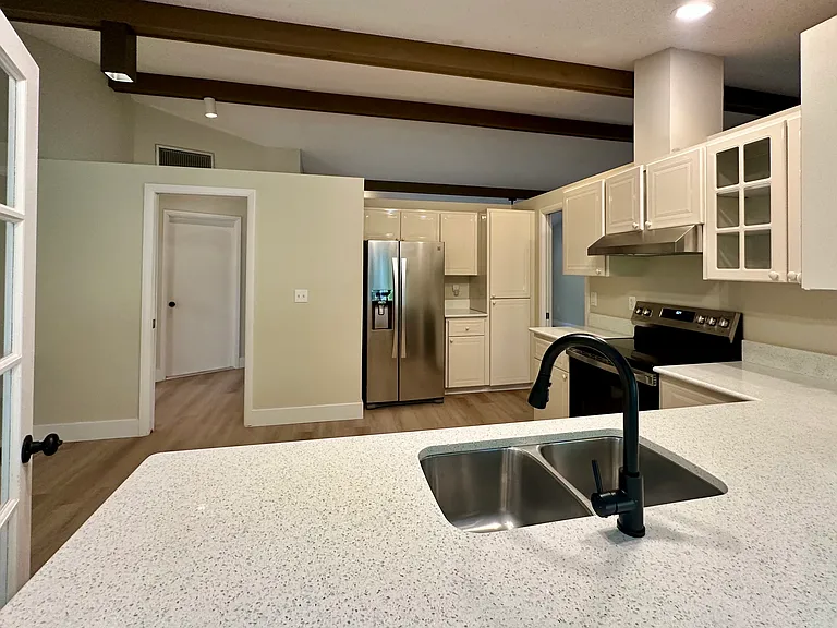 5603 Creekwood Dr — Photo 9