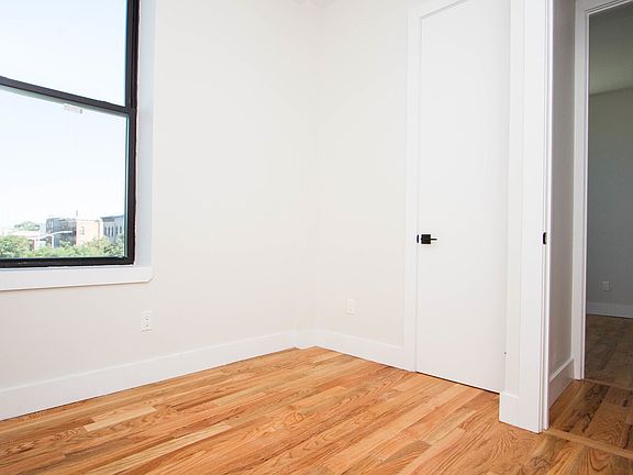 5th image of 483 Evergreen Ave #2H