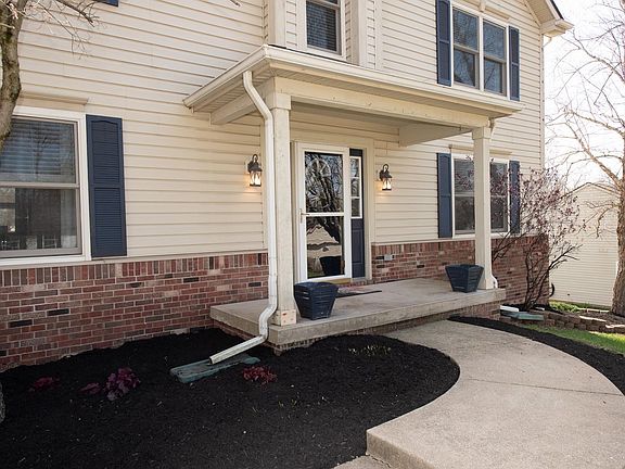 3rd image of 619 Bur Oak Ct W