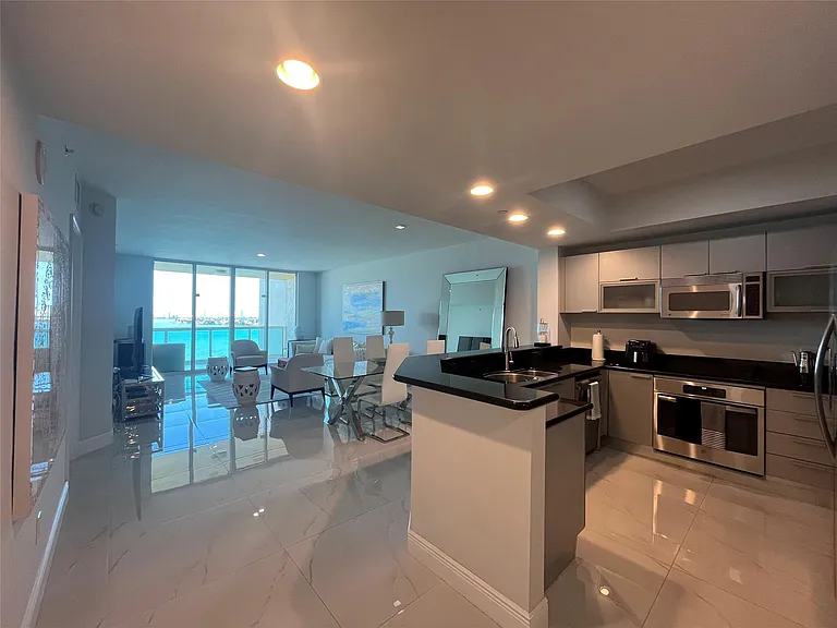 2650 Lake Shore Dr #803 — Photo 16