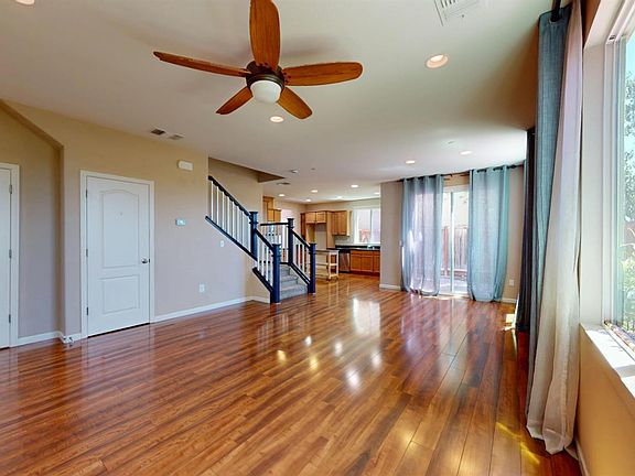 4th image of 2212 Gallery Dr