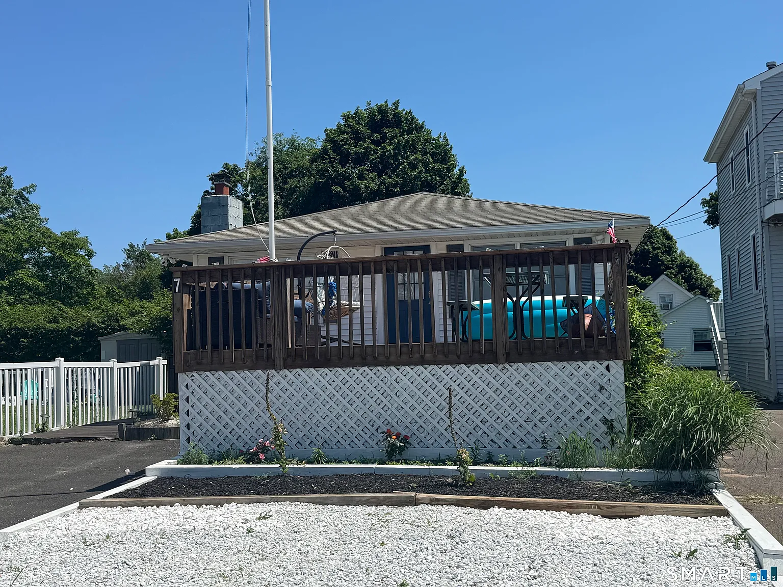 3 bed, 2.0 bath, 1080 sqft, $3,300 — Photo 2