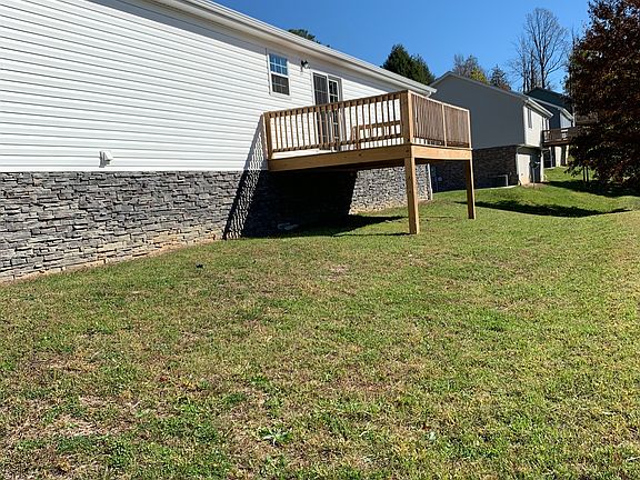 3rd image of 2312 Locust Dr