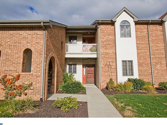 3rd image of 111 Black Oak Dr