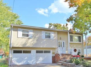 8 Brentwood Rd, Raritan, NJ 08869