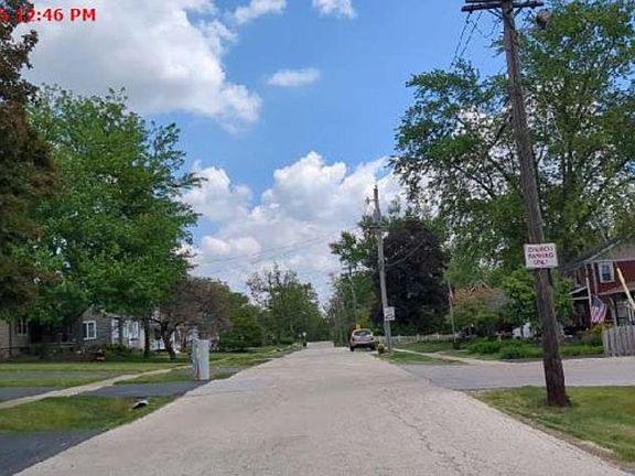 Exterior Neighborhood (street photo)