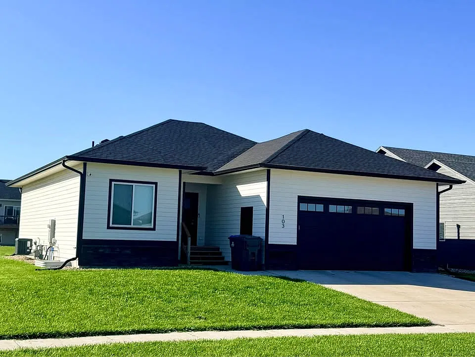 4 bed, 2350 sqft, $2,500 — Photo 1